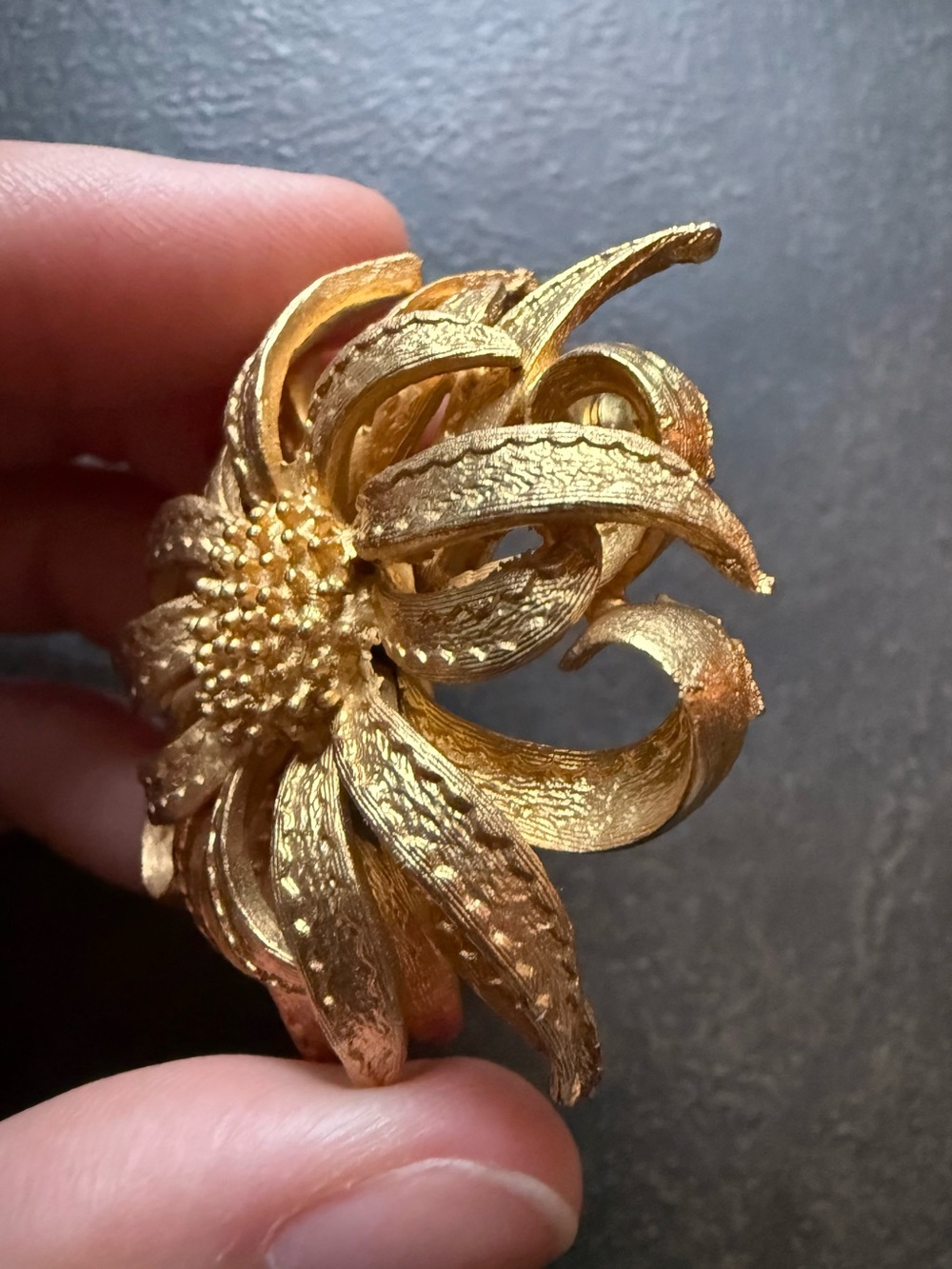 Antique Textured Gold Sunflower Brooch - Picture 6 of 6